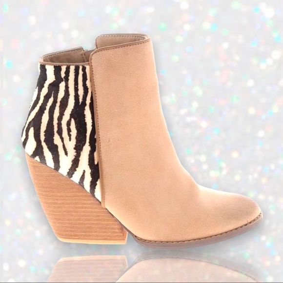 Very Volatile Charla Natural/Tiger Booties - Picture 1 of 8